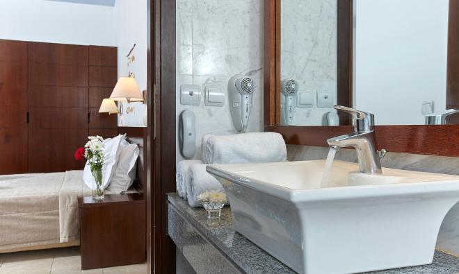 Arminda | Double bathroom